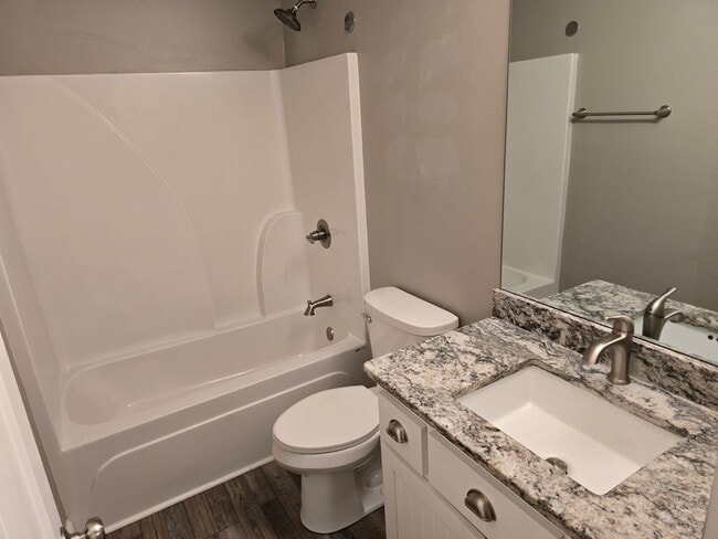Building Photo - VERY NICE 3/2 HOUSE IN TUNNEL HILL