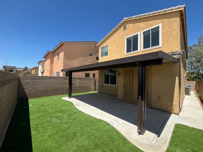 Building Photo - Stylish 3-Bedroom Home with Loft in Gated Community
