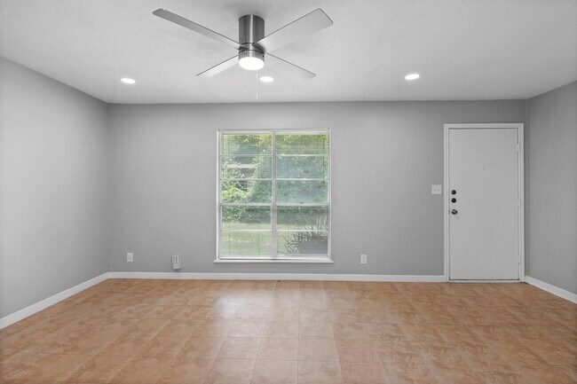 Building Photo - 2712 St Edwards Cir