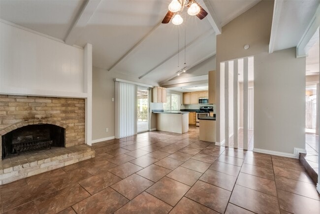 Building Photo - 5605 Valley Mills Dr