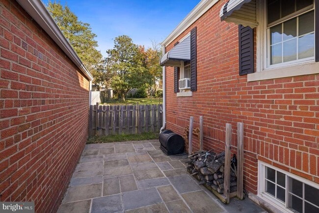 Building Photo - 6066 Wooten Dr