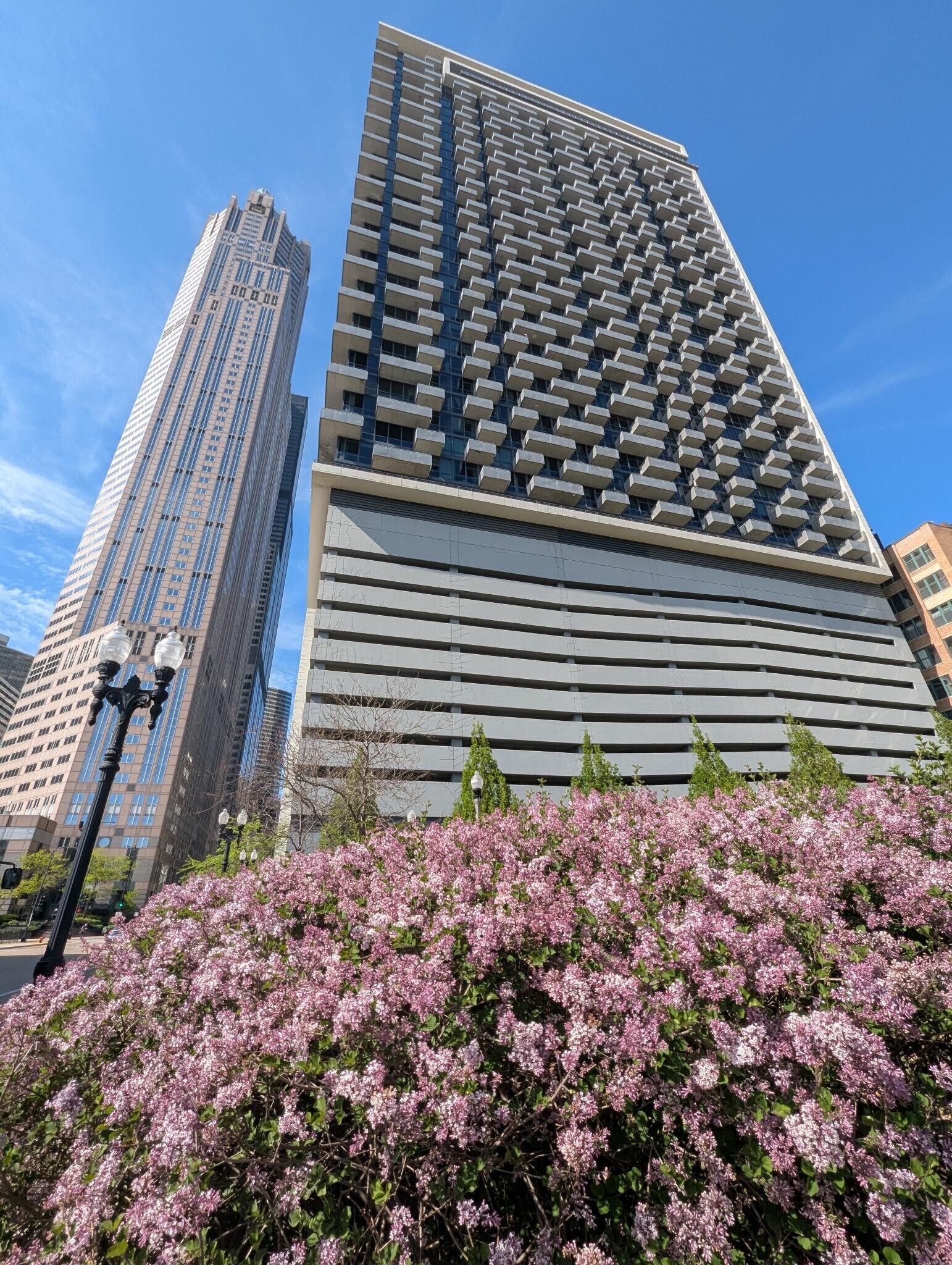 Building Photo - 235 W Van Buren St