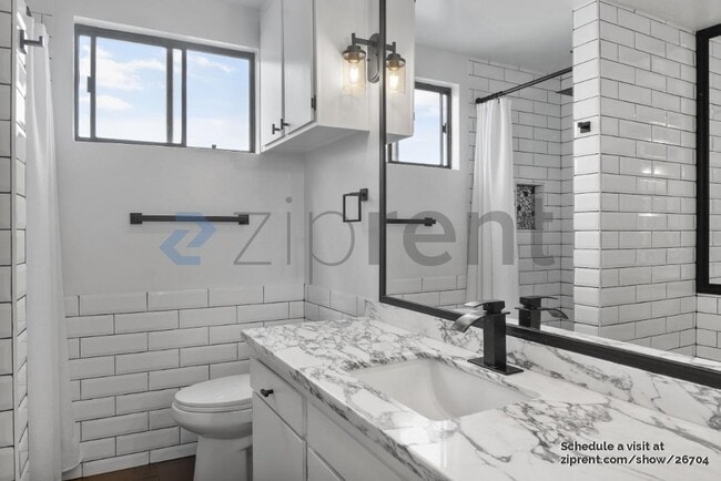 Building Photo - 117 S Doheny Dr