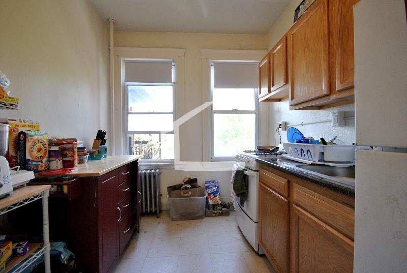 Building Photo - 1626 Comm.Ave Unit 12