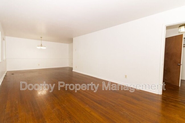 Building Photo - 1828 Dogwood Dr