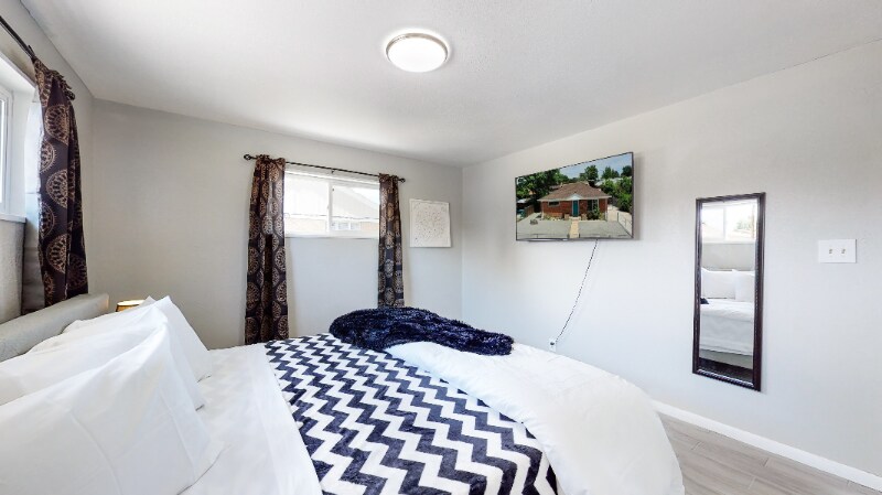 Building Photo - 7020 Avrum Dr