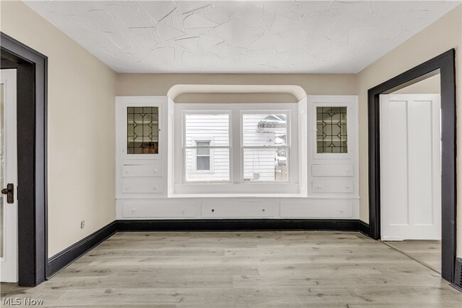 Building Photo - 1063 E 171st St