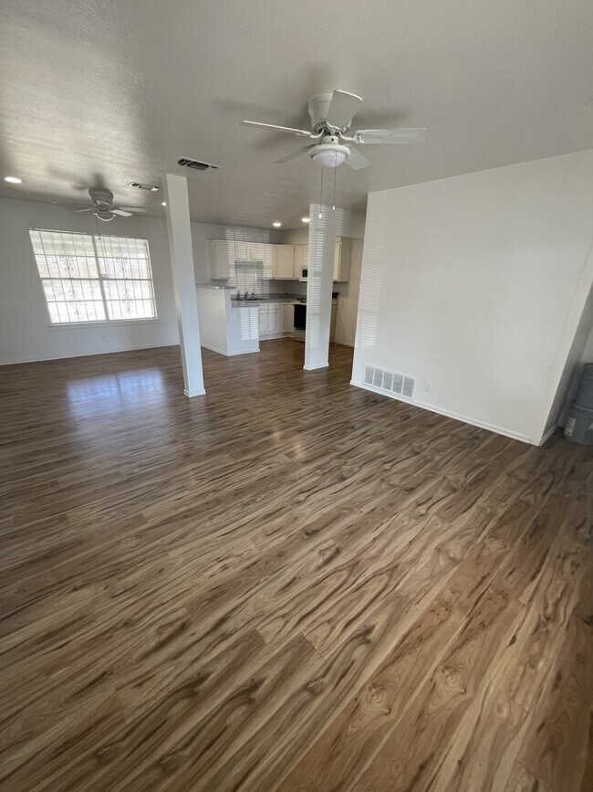 Building Photo - 179 Shadow Valley Dr