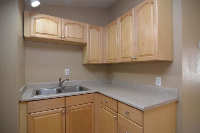 Building Photo - Charming 2 Bedroom 1 Bath Home! Central Tucson Location!