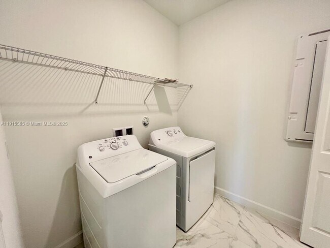 Building Photo - 1079 Haywagon Trl