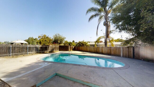 Building Photo - 7BD/3BA, Great Backyard w/ POOL!!! (Lease ...