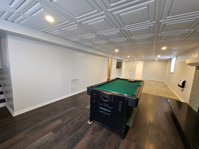 Building Photo - 9536 Elmwood Dr