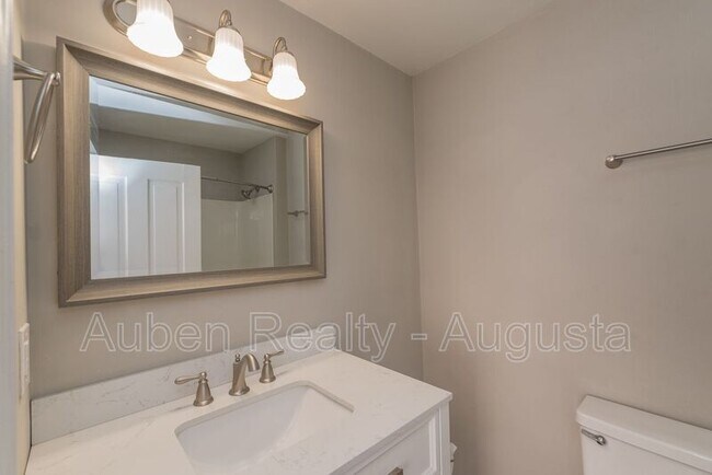 Building Photo - 209 Telfair St