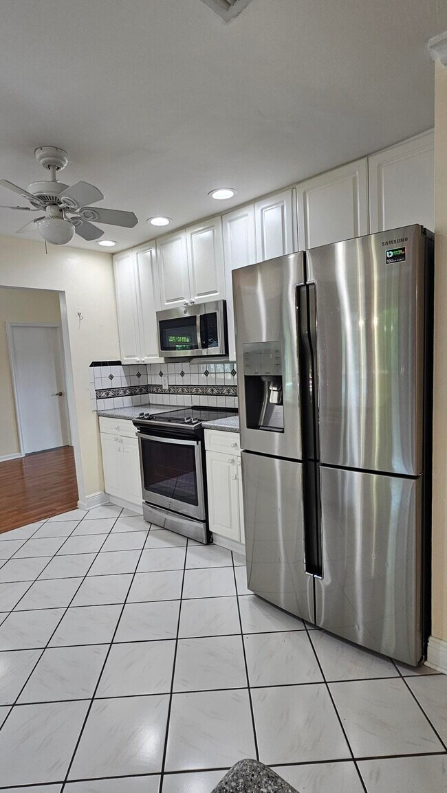 Building Photo - 12157 Sycamore Ln