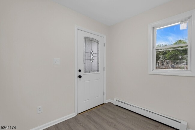 Building Photo - 477 Lewis St
