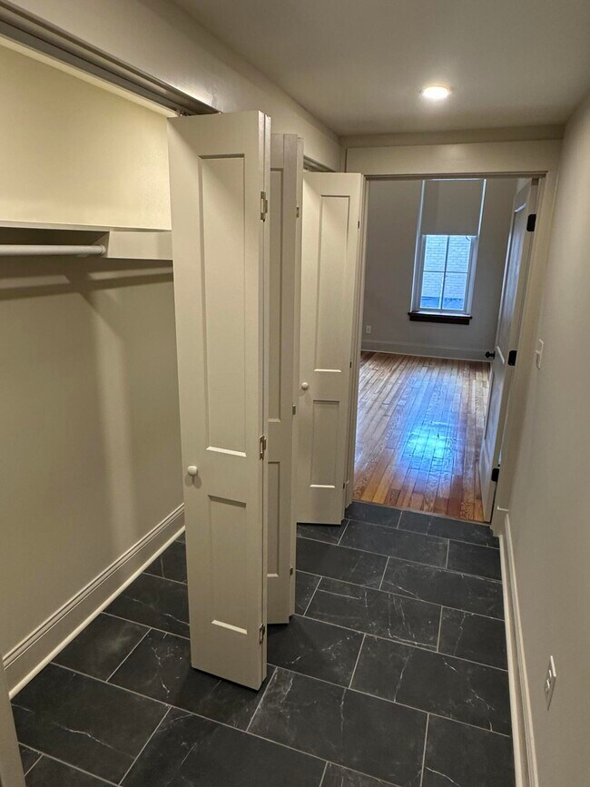 Building Photo - 307 W Main St