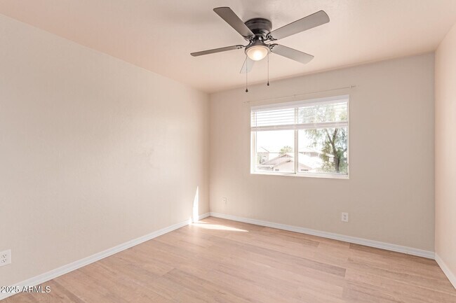 Building Photo - 10908 W Frier Dr