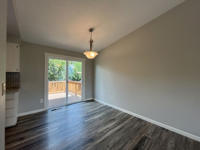 Building Photo - Spacious Milwaukie Home with Bonus Room, Large Fenced Yard and Shed/Workshop *Garage Not Included*