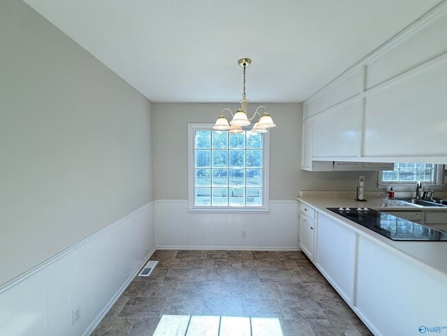 Building Photo - 8711 Edgehill Dr SE