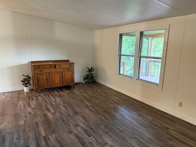 Building Photo - Move-In Ready 3/2 Home With Modern Upgrades & Country Charm