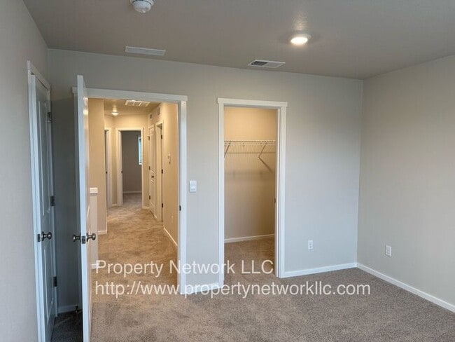 Building Photo - Wonderful 3 Bedroom Townhouse
