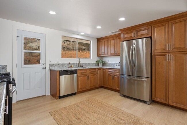 Building Photo - 3 Bedroom House with View in Poway