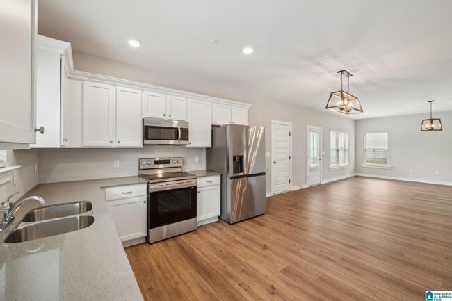 Building Photo - 559 Troubadour Ln