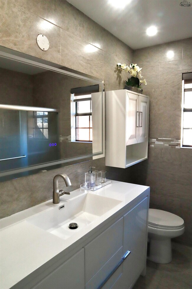 Building Photo - 19 Pilot Point Dr