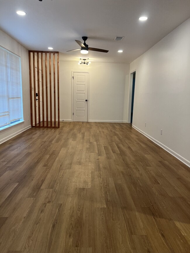 Building Photo - 626 Georgia Ave