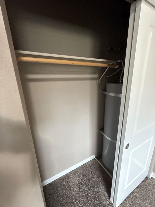 Building Photo - 4261 Hawthorne Ave NE