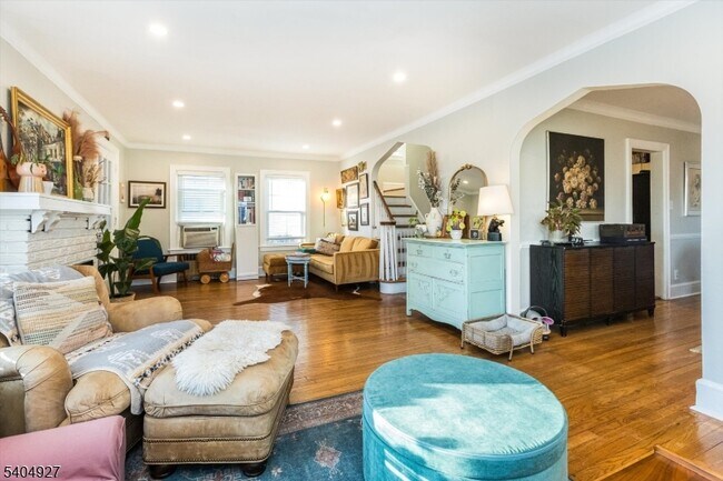 Building Photo - 398 Elmwood Ave