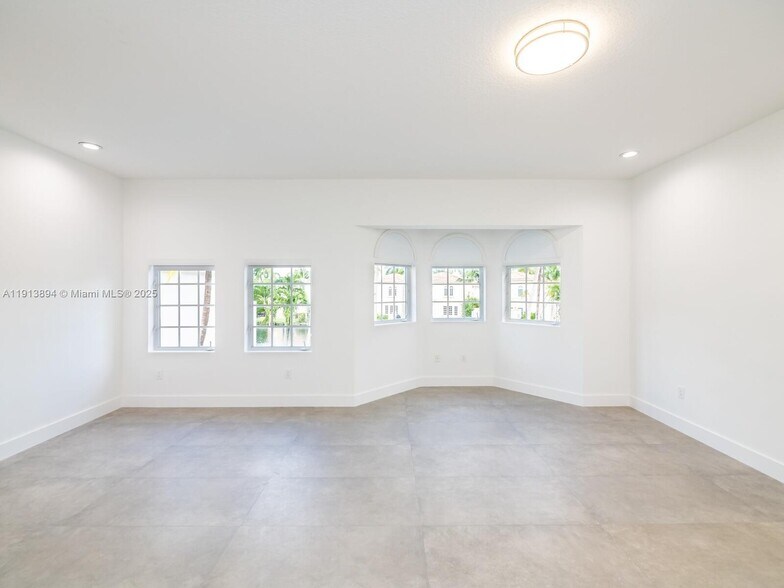 Building Photo - 20729 NE 32nd Ave