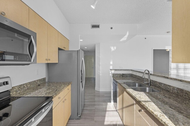 Building Photo - 616 Clearwater Park Rd