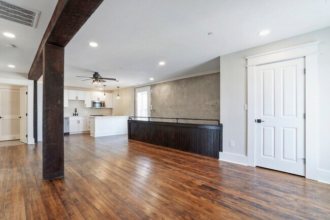 Building Photo - 302 N Mildred St