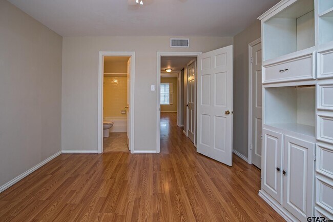 Building Photo - 3712 Colony Park Dr