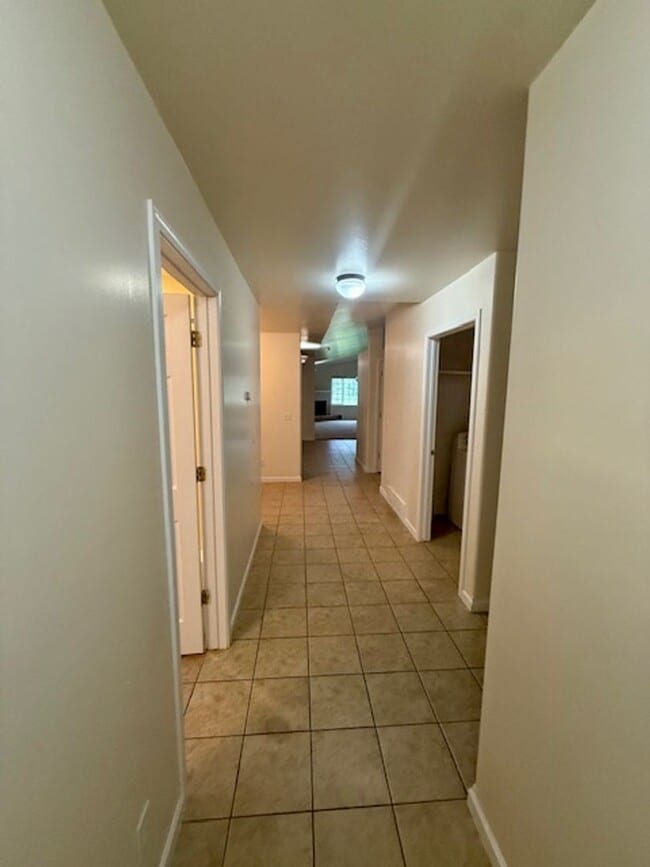 Building Photo - Spacious 4 Bed / 3 Bath Duplex on 1 Acre –...