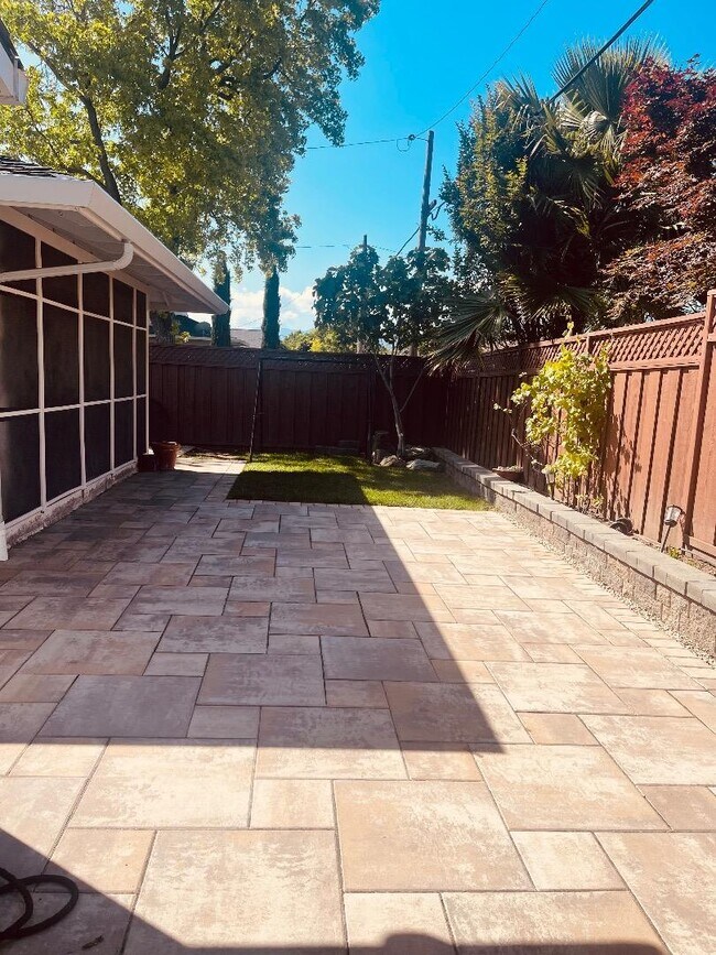 Building Photo - 3495 Meridian Ave