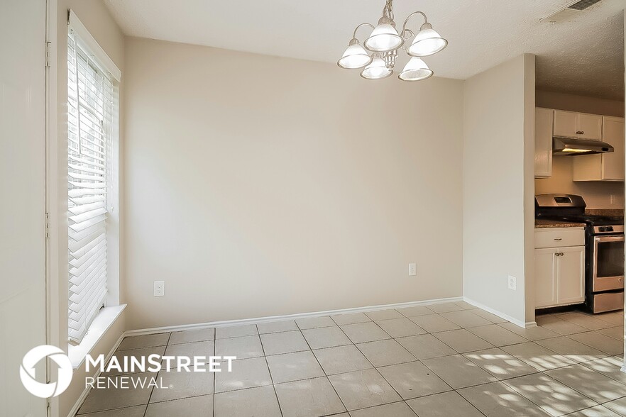 Building Photo - 7003 Oakmantle Dr