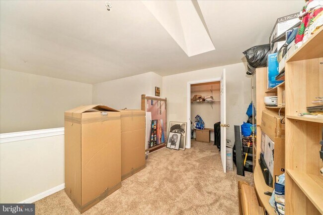 Building Photo - 6520 Lake Park Dr