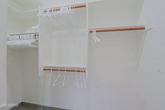 Building Photo - 6939 E Bramble Berry Ln