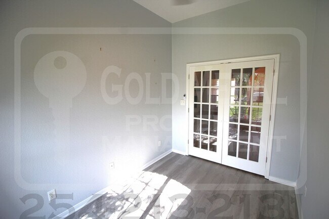 Building Photo - Beautiful 3-bed, 2-bath home now available...