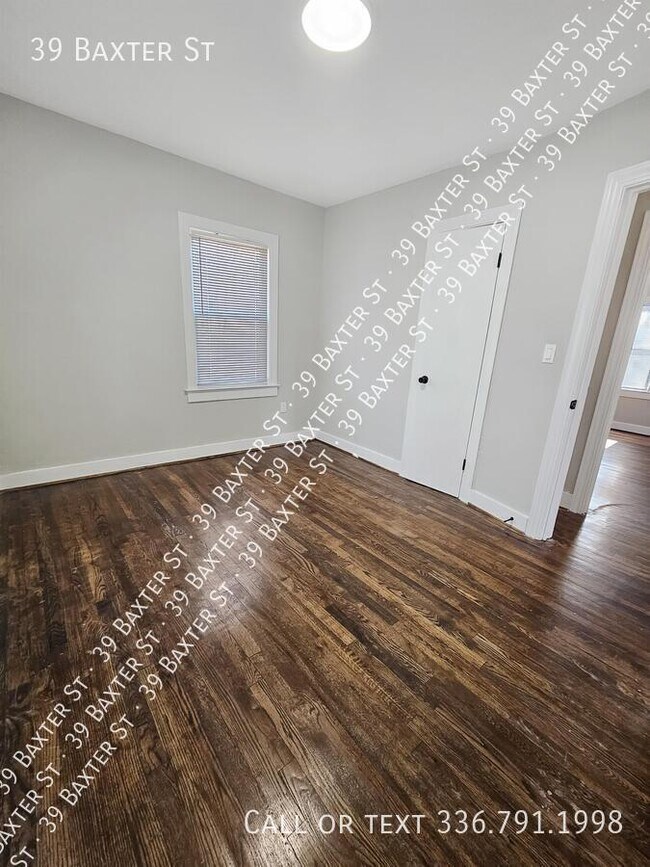 Building Photo - 39 Baxter St