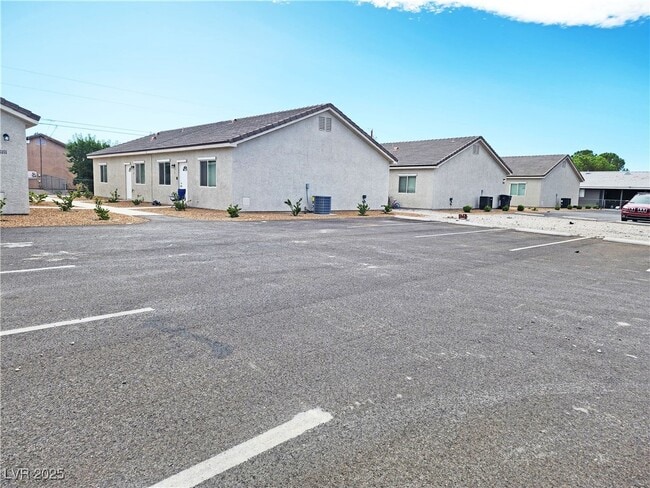 Building Photo - 1111 Sixshooter Ave