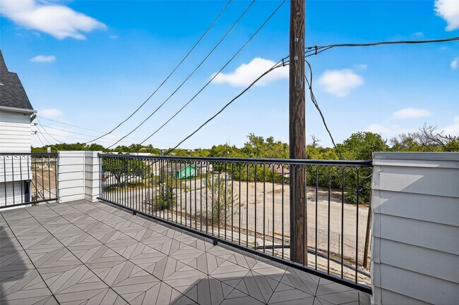 Building Photo - 815 Bringhurst St