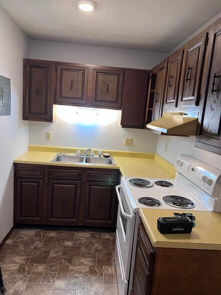 Primary Photo - 211 W Pipestone Ave
