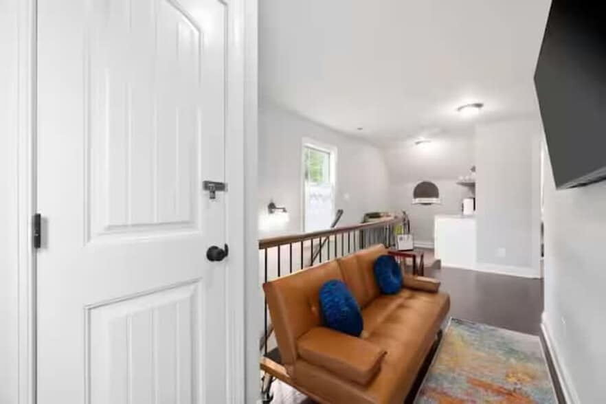 Building Photo - 206 E St