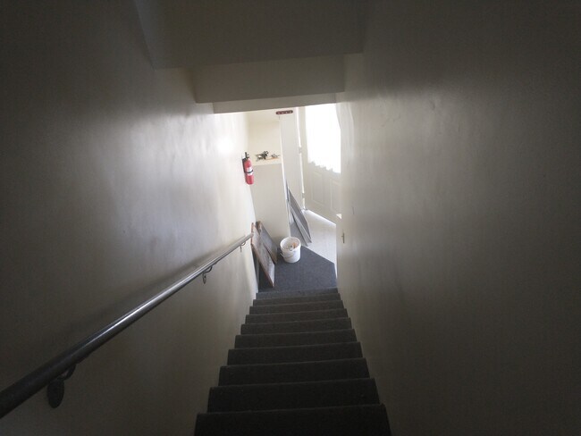 Building Photo - 1329 W 29th St