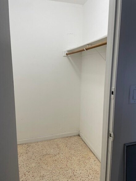 Building Photo - 2815 SW 37th Ct