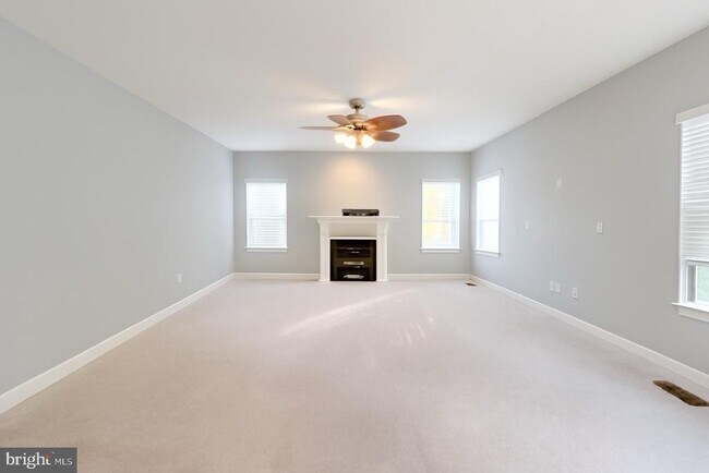 Building Photo - 3164 Lawrin Ct