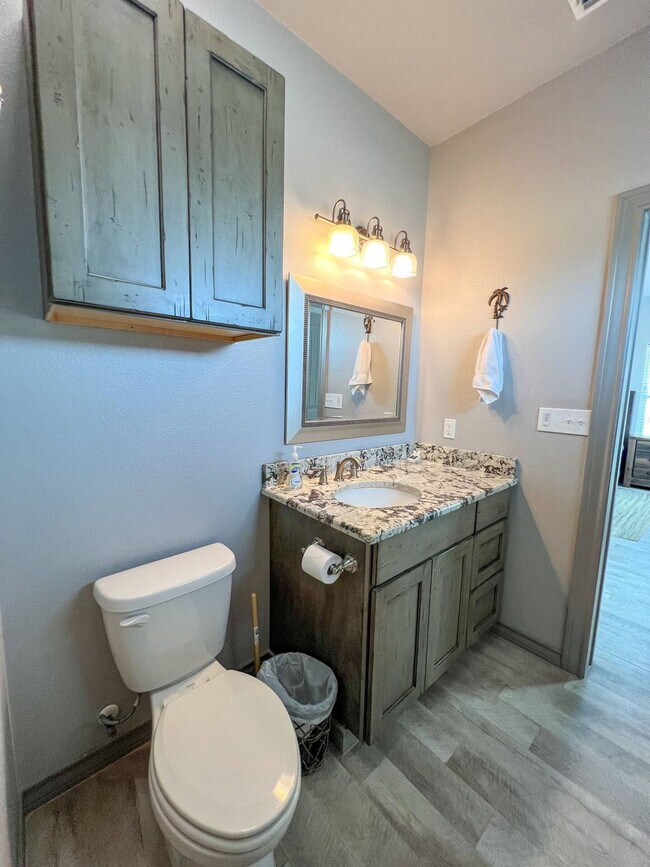 Building Photo - 4037 Summit Dr